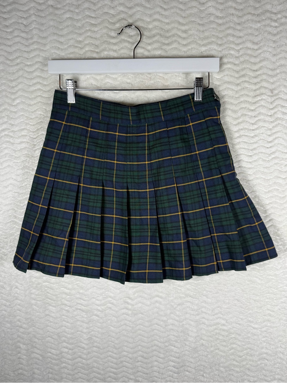 Go girl go Pleated Mini Skirt - Green/Navy. Too cute 😊